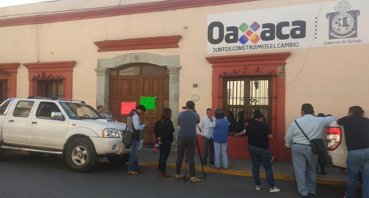 Médicos y enfermeras se van a paro indefinido en Oaxaca