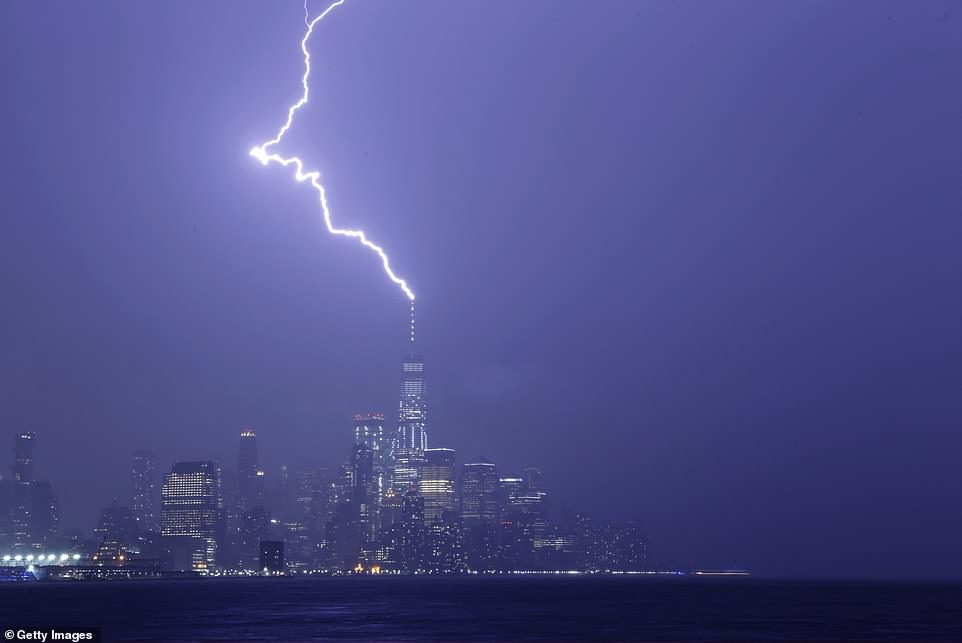 #Video Rayos caen sobre el One World Trade Center - rayos-one-world-trade-center-4
