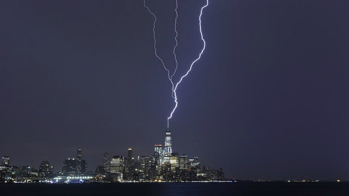 #Video Rayos caen sobre el One World Trade Center