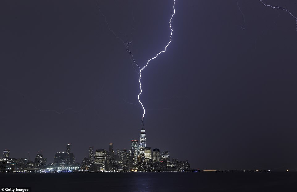 #Video Rayos caen sobre el One World Trade Center - rayos-one-world-trade-center