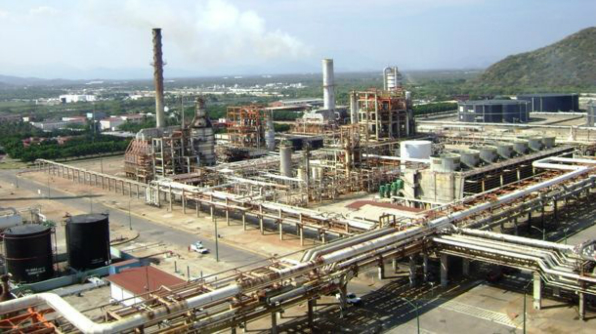 Corto circuito en refinería de Salina Cruz deja tres lesionados