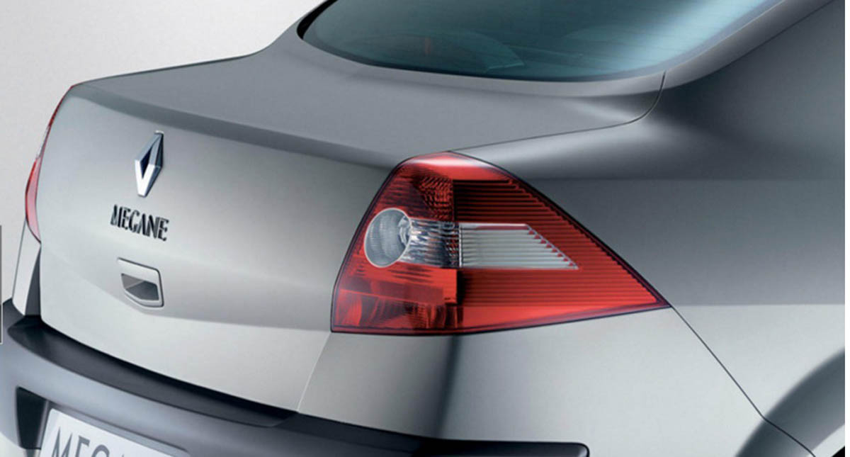 Joven se va de fiesta y amanece golpeada en cajuela de auto - renault-megane-gris