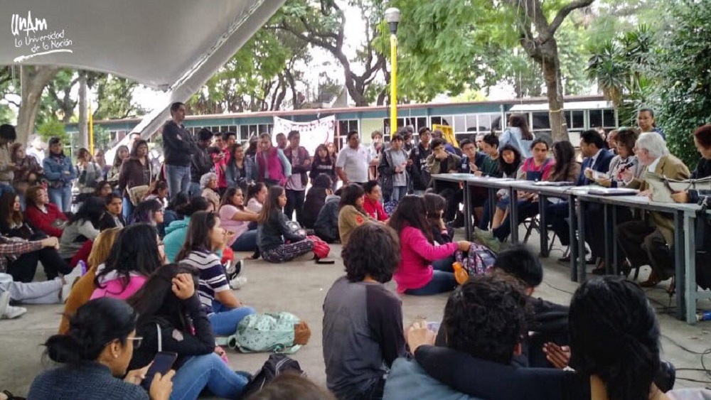 CCH Azcapotzalco reanuda clases tras un mes en paro - reunion-en-cch-azcapotzalco