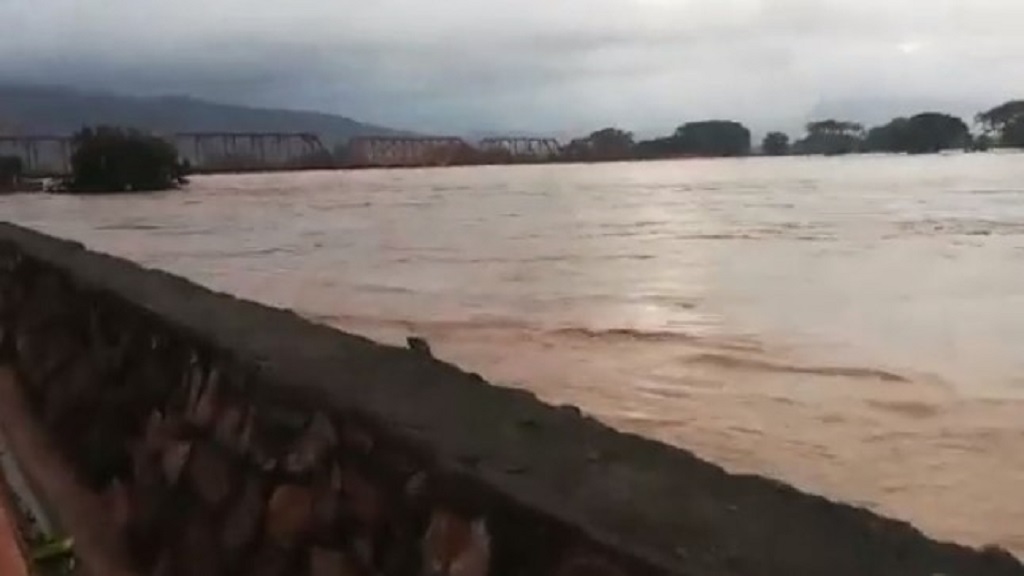 Desborda el río Acaponeta en Nayarit por Willa