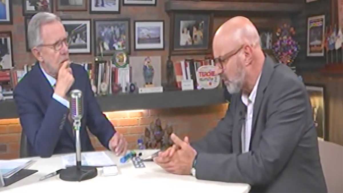 Hay que exigirles a los políticos que trabajen Hay que exigirles a los políticos que trabajen