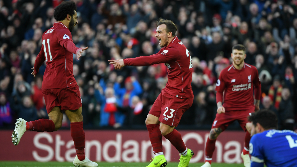 Liverpool golea y mantiene la cima de la Premier League