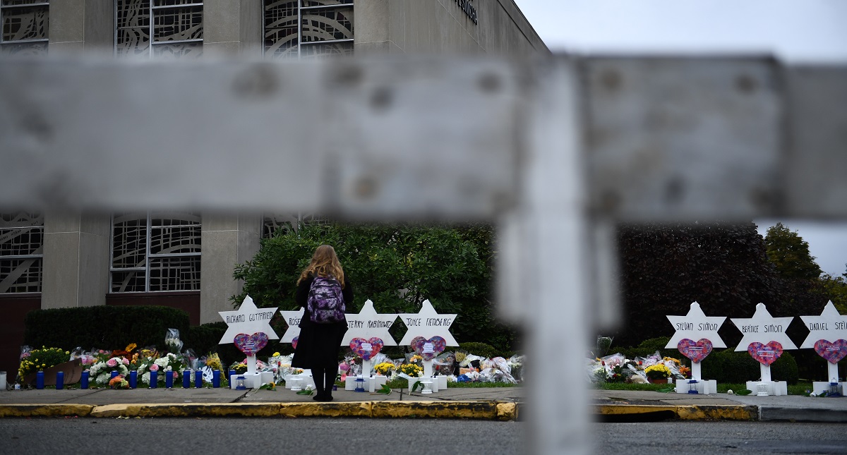 Aumentan delitos racistas, antisemitas y homófobos en EE.UU. - sinagoga-pittsburgh