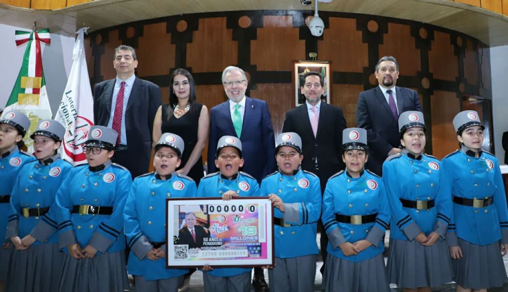 Celebran sorteo de la Lotería Nacional con homenaje a López-Dóriga