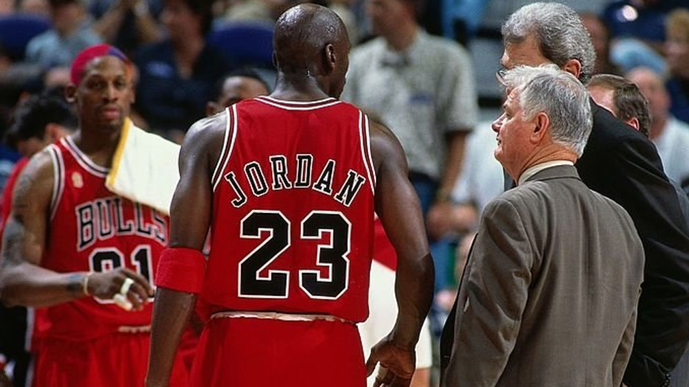 Muere Tex Winter, asistente de los Bulls de Jordan