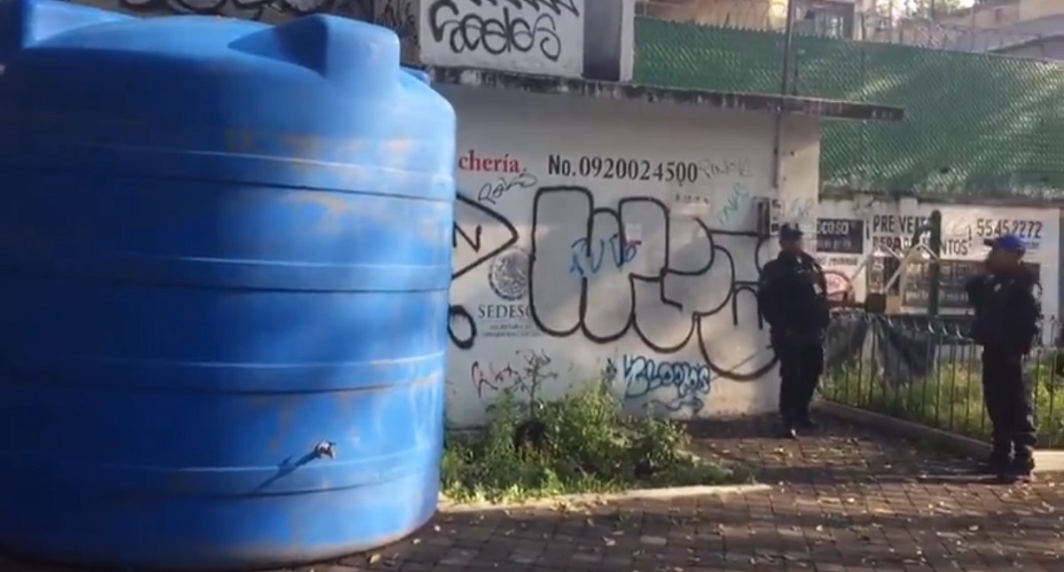 Instalan tinaco de agua en Santa María la Ribera con vigilancia - tinaco-en-sta-maria-la-ribera-vigilancia