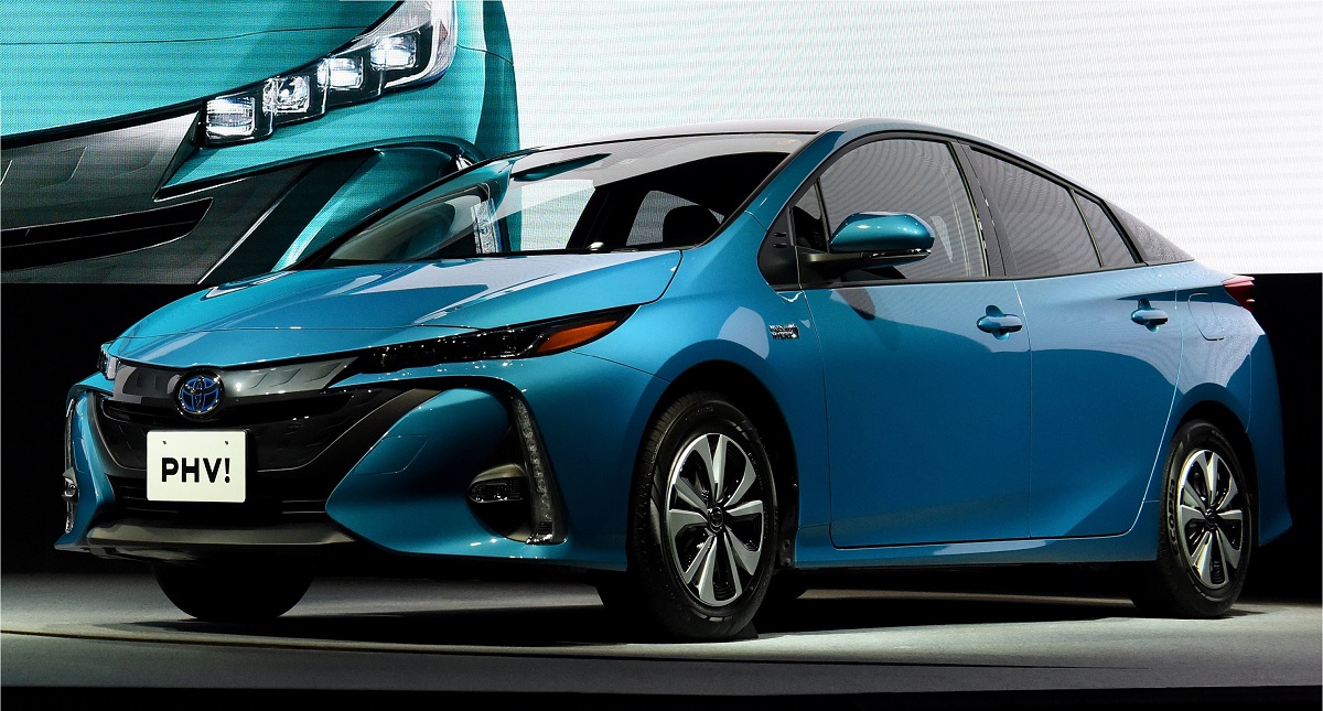 Toyota llama a revisión 2 millones de autos híbridos de todo el mundo