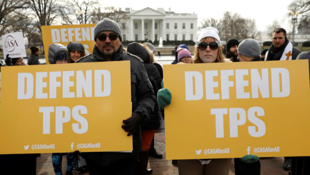 Juez impide a gobierno de Trump deportar a 300 mil migrantes bajo TPS - tps-estados-unidos