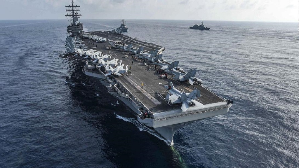 Helicóptero de la Armada de EE.UU. se accidenta a bordo de portaaviones