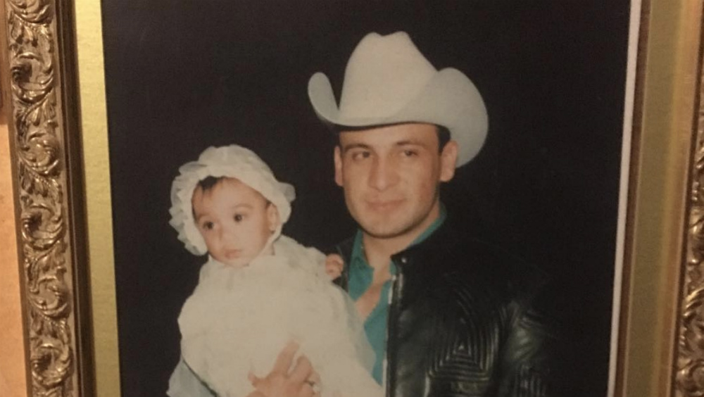 Valentina Elizalde muestra inédita foto de su padre