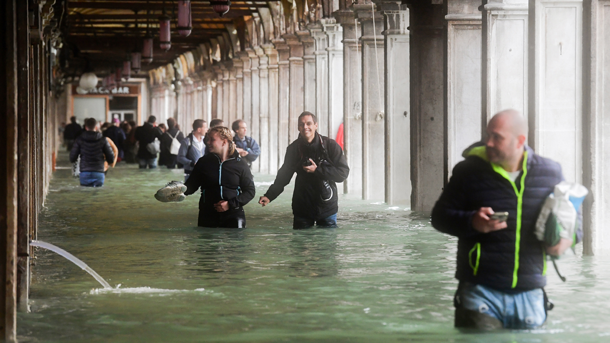 Aumenta a 12 el número de muertos en Italia por el mal tiempo - venecia