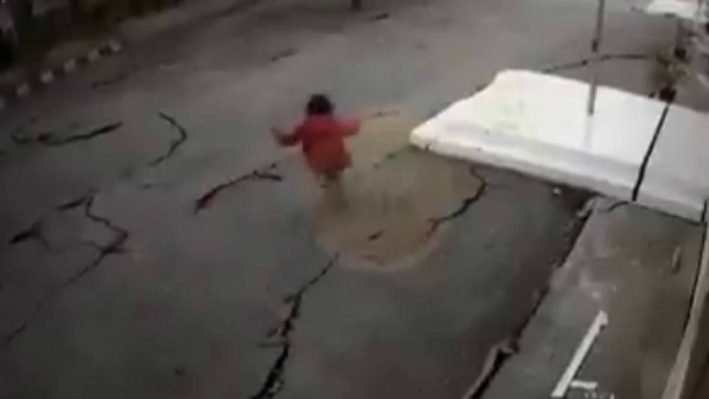 #Video Dan a conocer imágenes del terremoto que azotó a Indonesia