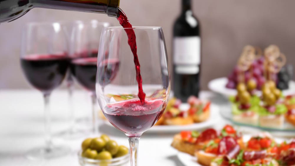 Los países que pasan más tiempo comiendo y bebiendo