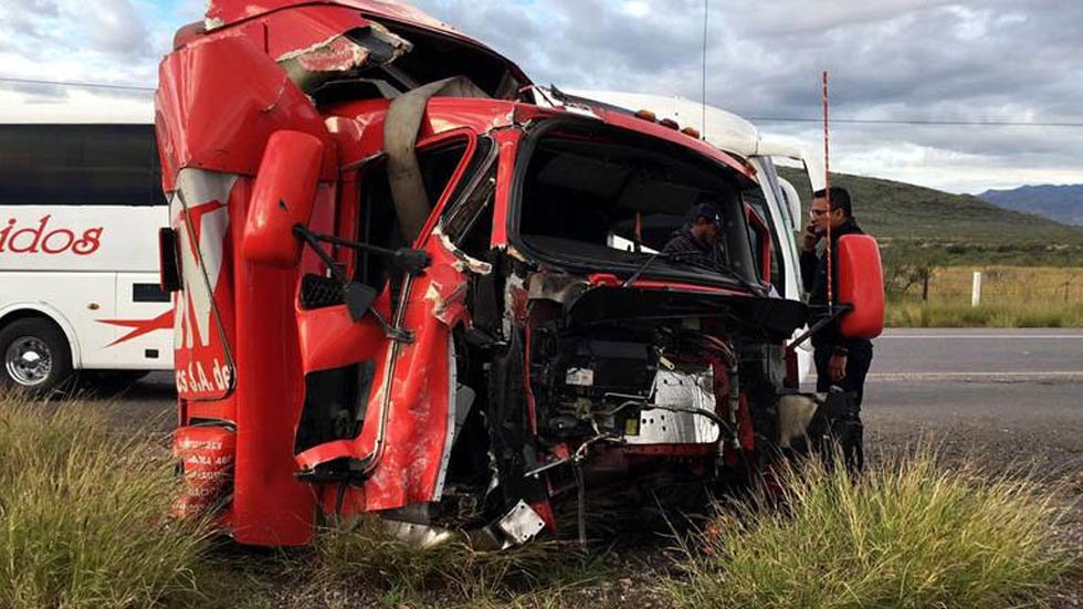 Vuelca tráiler con 20 migrantes en carretera de Chihuahua - vuelca-trailer-chihuahua-migrantes-2
