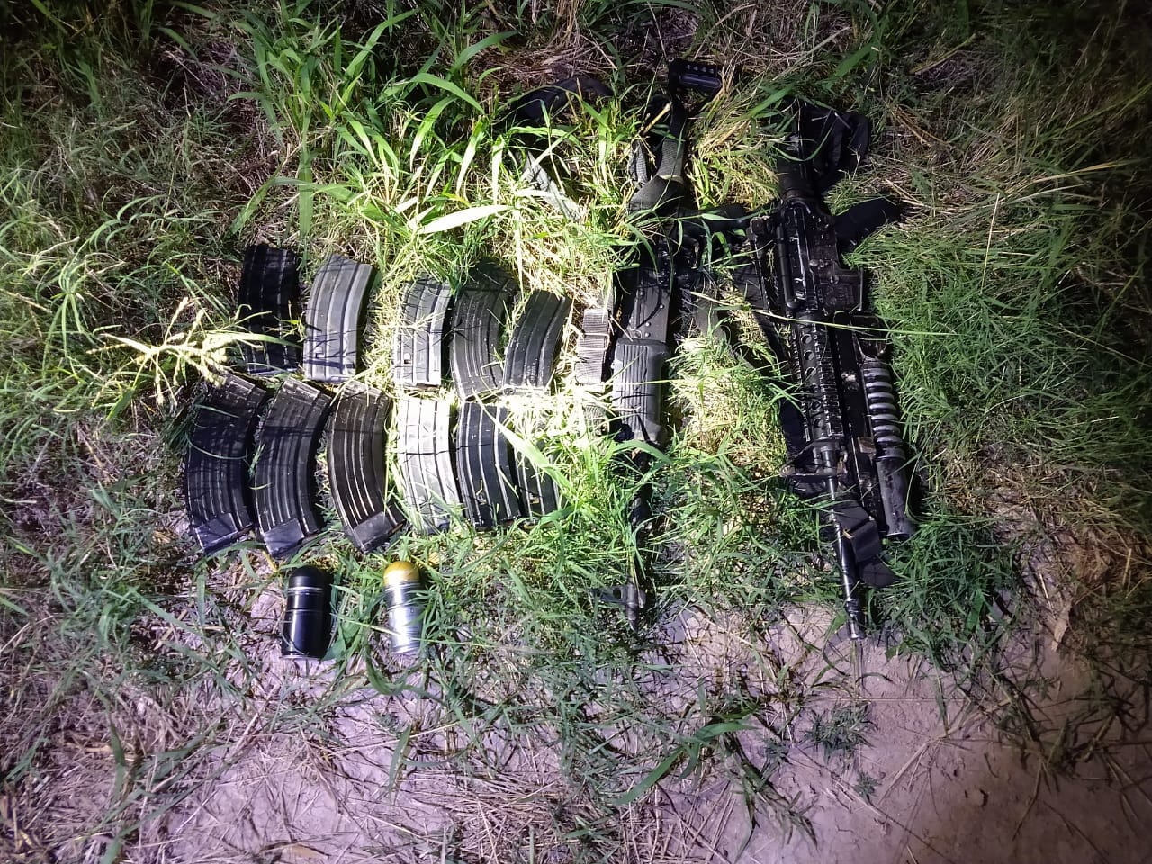 Aseguran armamento en carretera de Reynosa, Tamaulipas