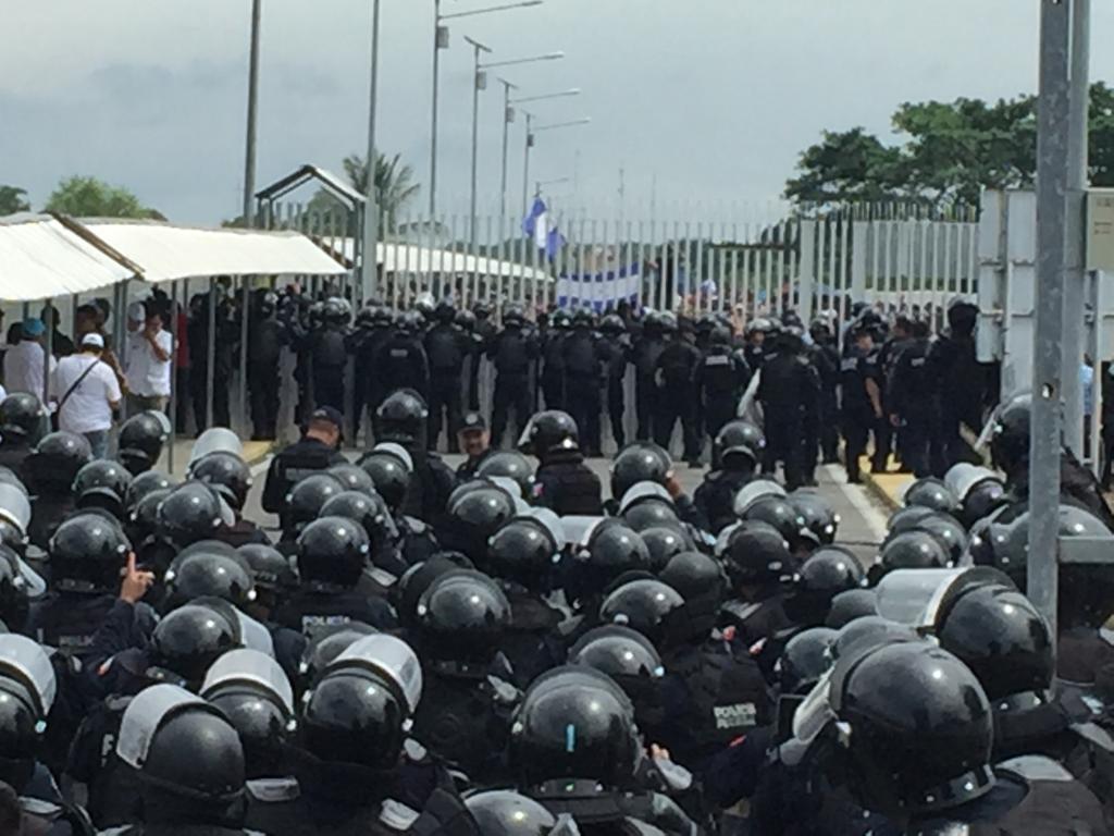 Policía Federal evita ingreso violento a México a migrantes - whatsapp-image-2018-10-19-at-14432-pm