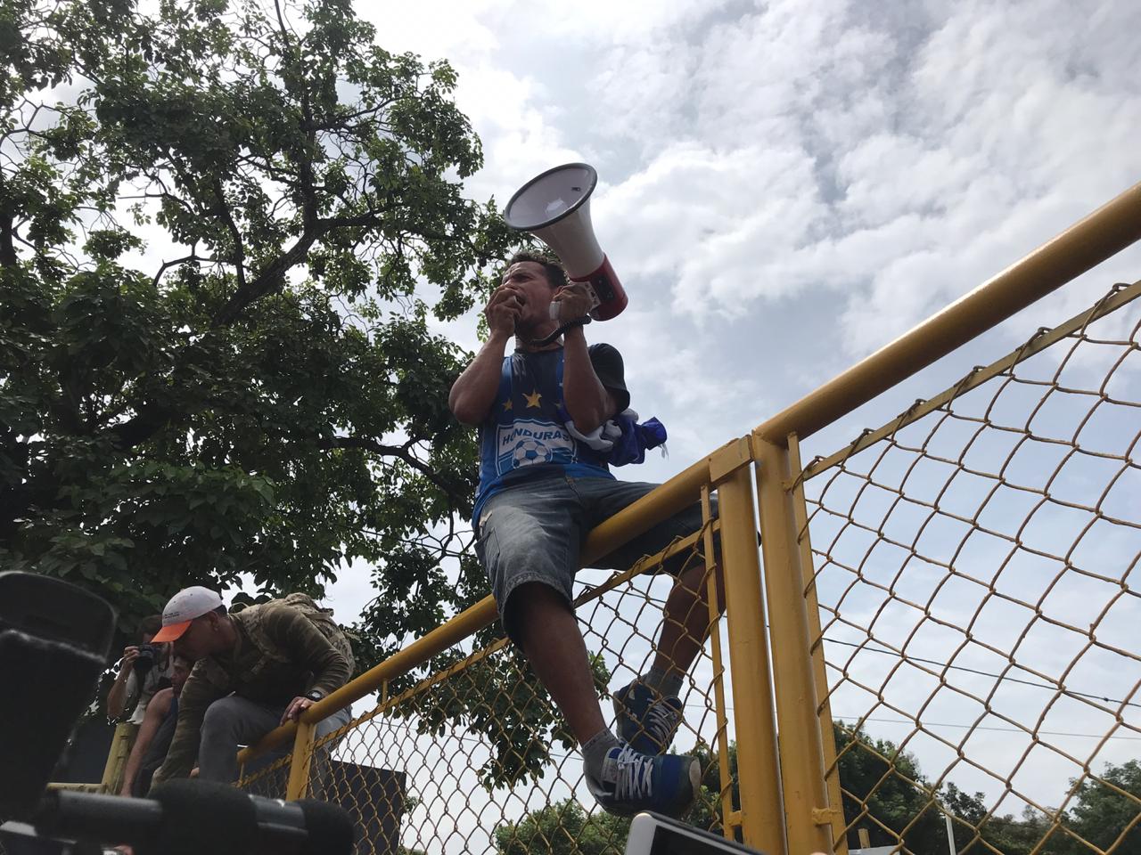 Policía Federal evita ingreso violento a México a migrantes - whatsapp-image-2018-10-19-at-14737-pm-1