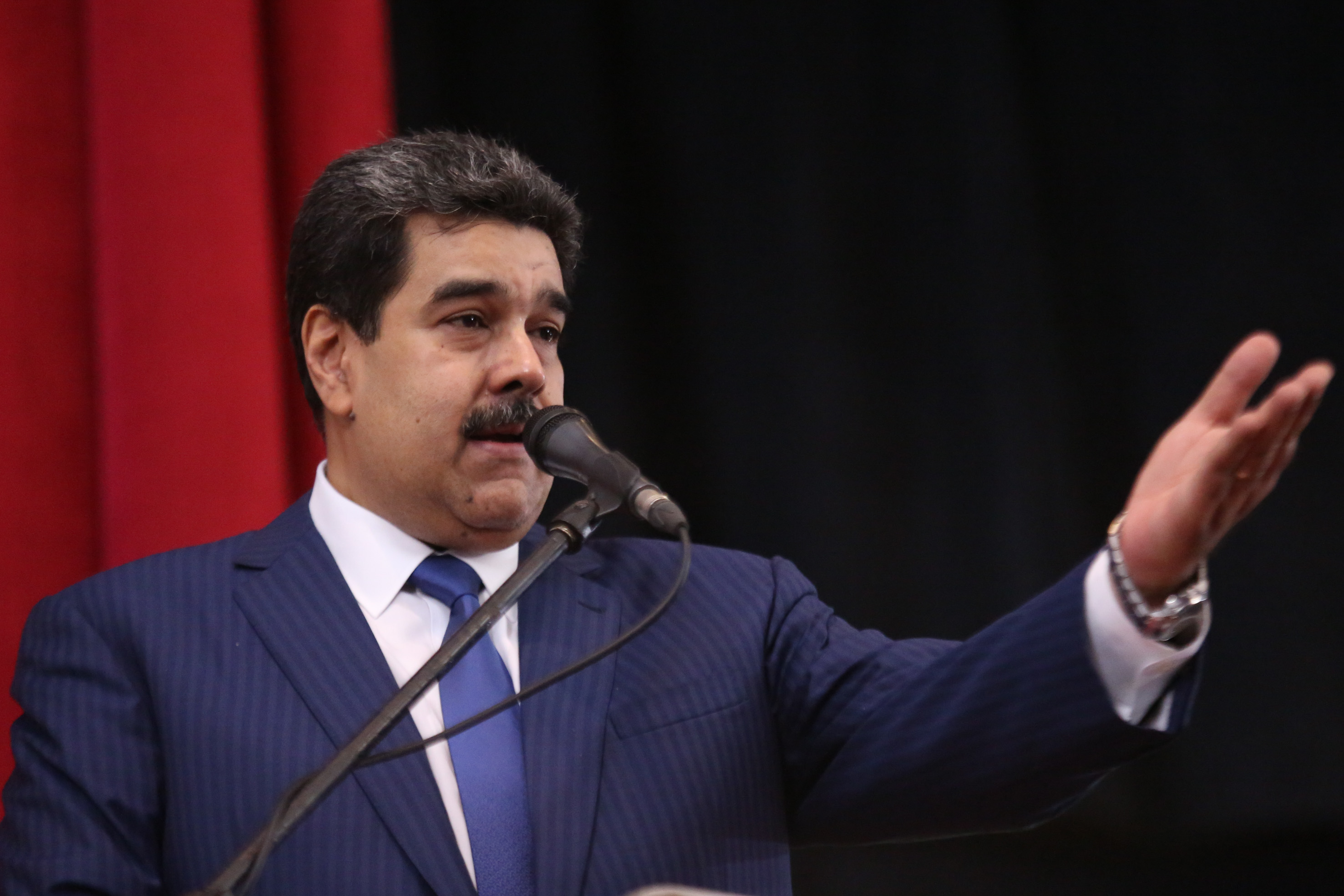 Maduro mantendrá explotación de oro pese a sanciones impuestas por EE.UU.