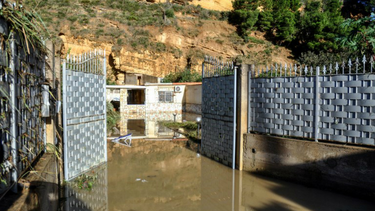 Mueren 12 personas por inundaciones en Sicilia, Italia
