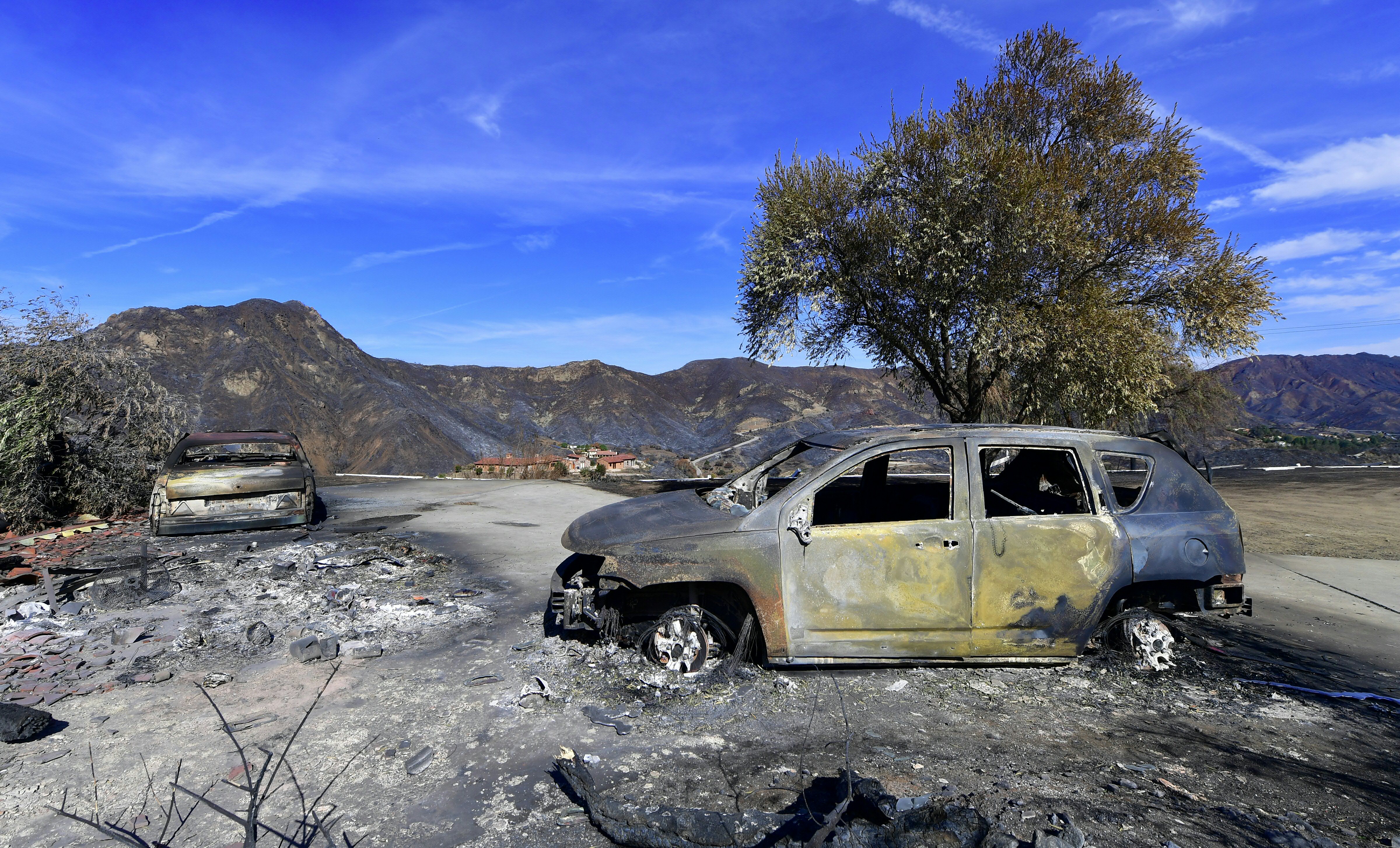 Bomberos comienzan a ganar batalla contra incendios en California - 000-1av8id