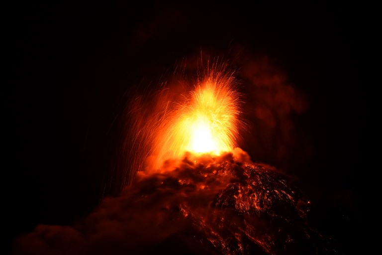 Casi tres mil evacuados tras nueva erupción del volcán de Fuego - 000-1ay462