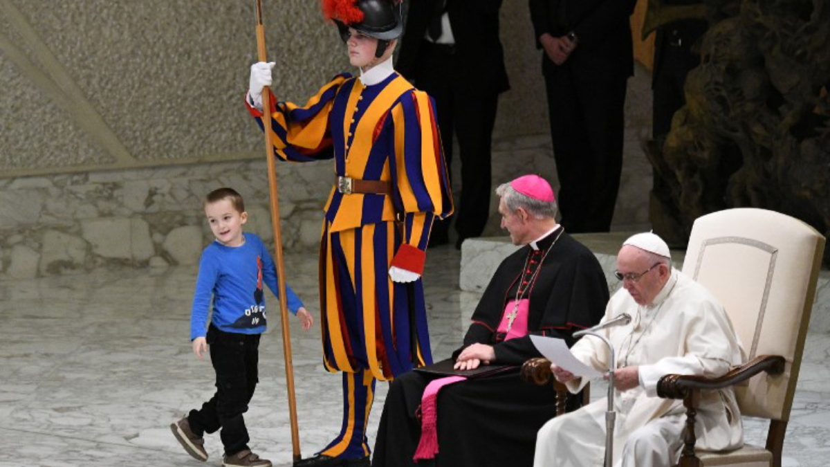 #Video Niño con autismo sorprende en audiencia al papa Francisco