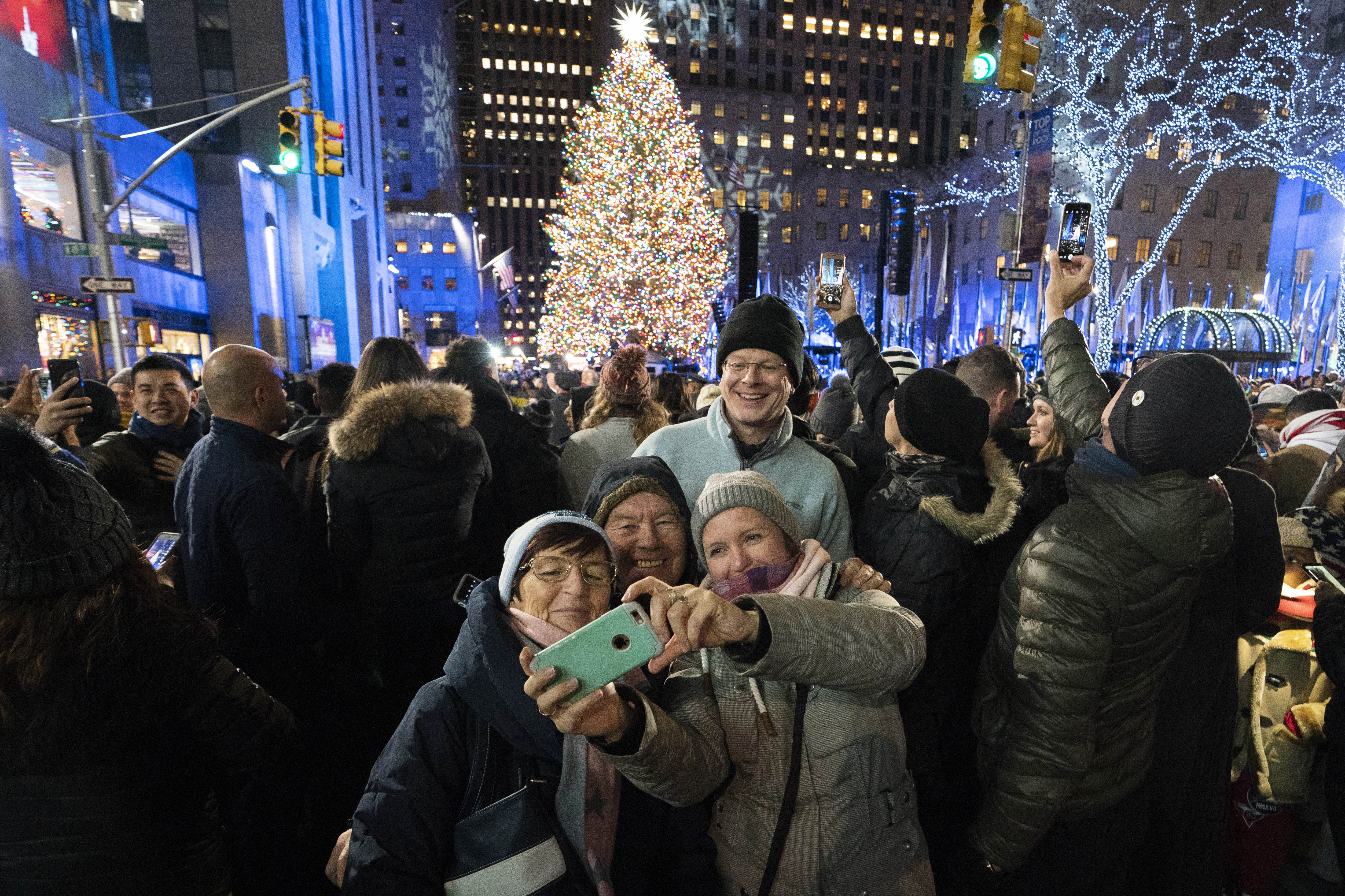 #Video Encienden el árbol navideño del Rockefeller Center de Nueva York - 000-1b70wm