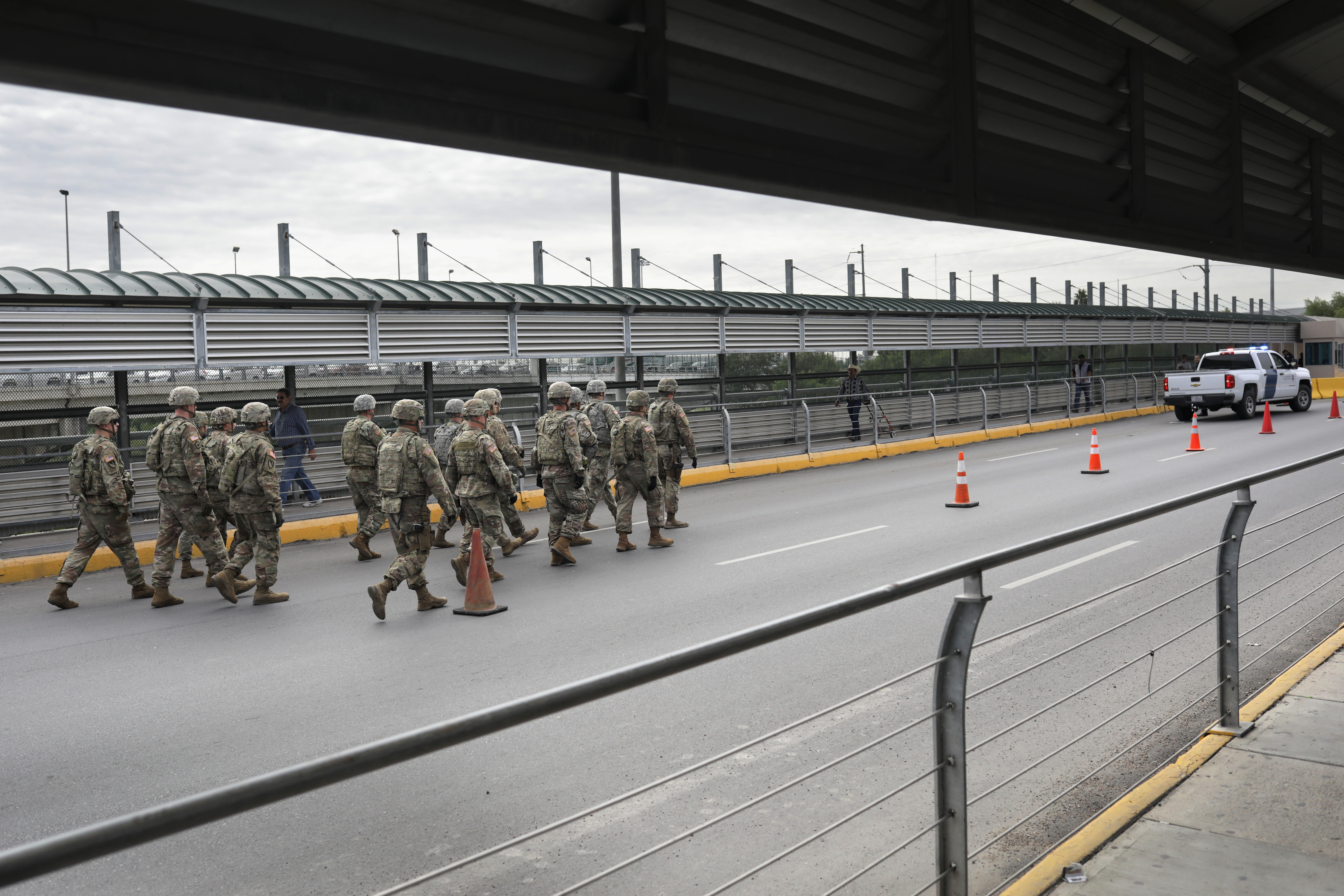 Militares llegan a frontera entre México y Estados Unidos