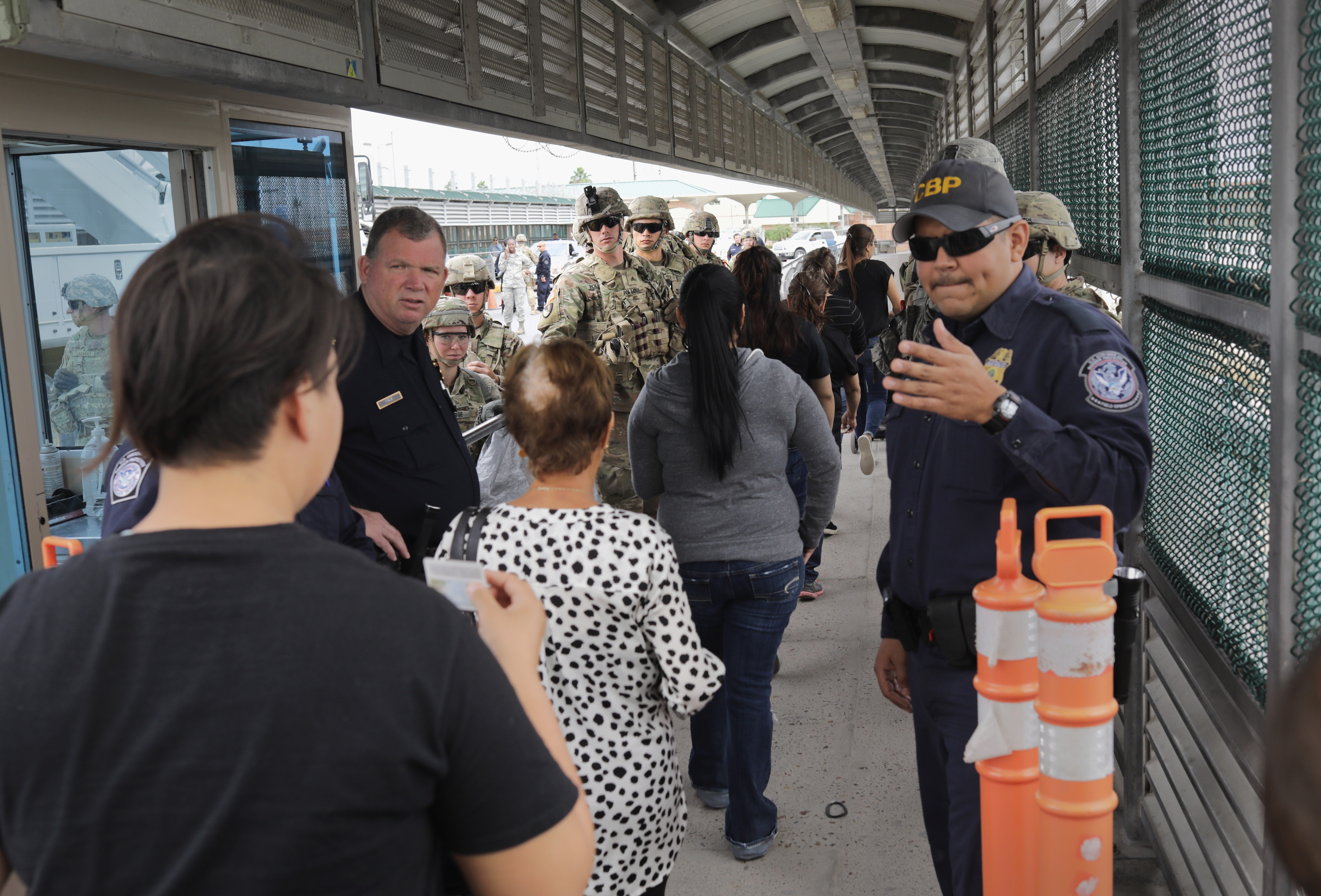 Militares llegan a frontera entre México y Estados Unidos - 063-1056474416