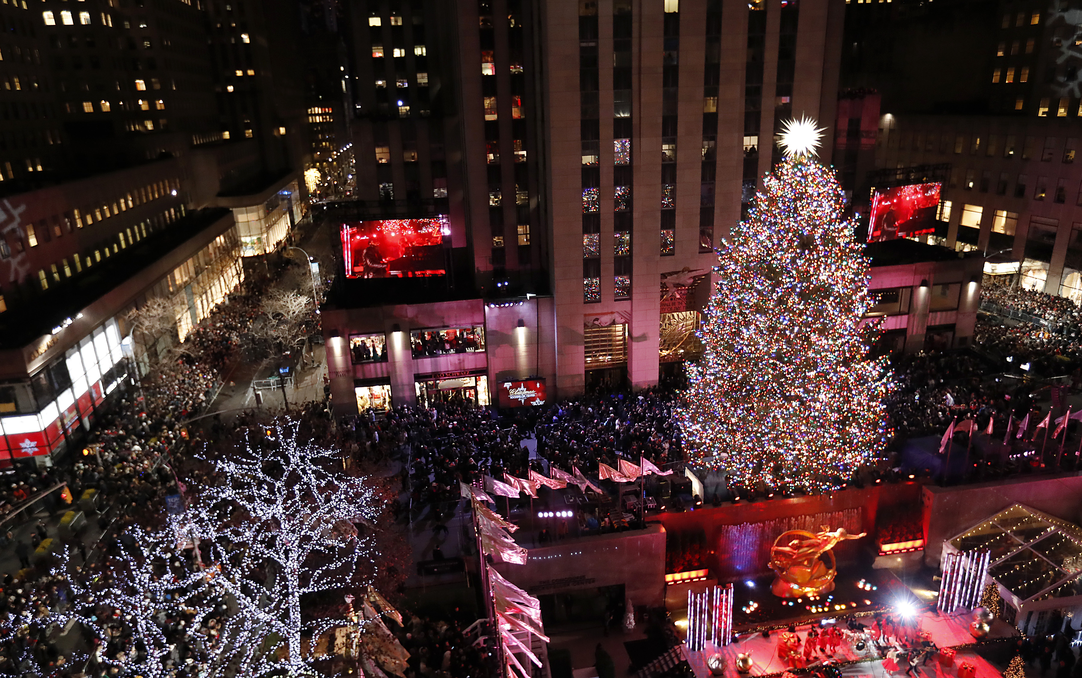 #Video Encienden el árbol navideño del Rockefeller Center de Nueva York - 063-1074082754
