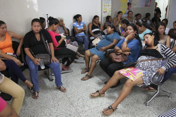 La crisis vuelve un viacrucis el parir en Venezuela - 18300963