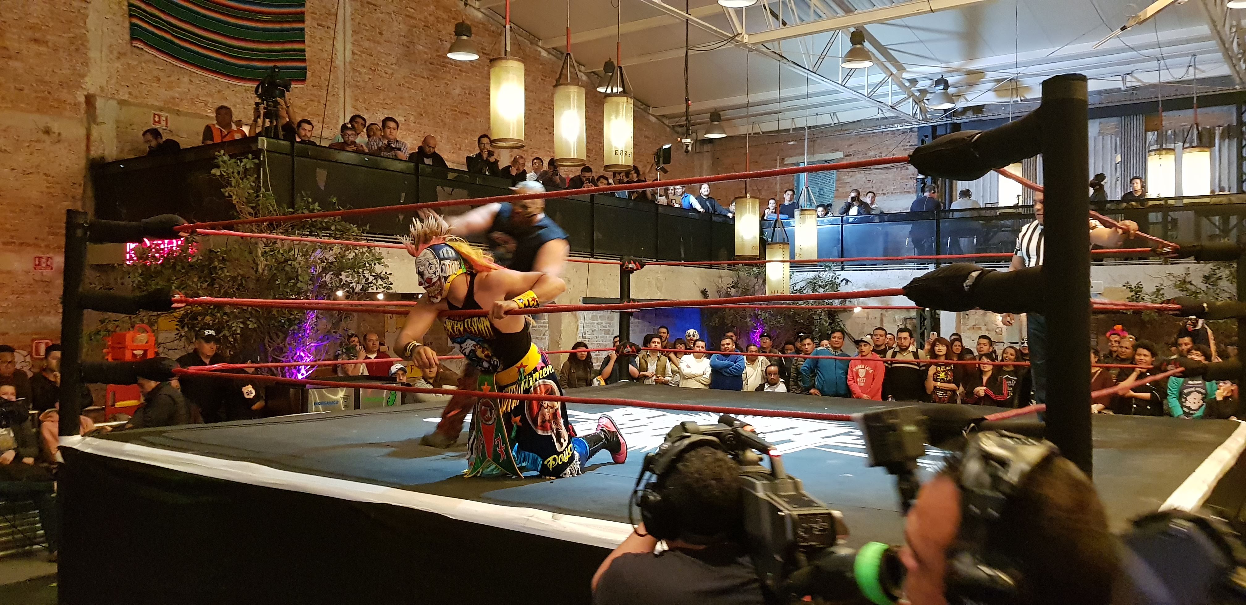 Facebook apuesta por la lucha libre en vivo - 20181031-213440