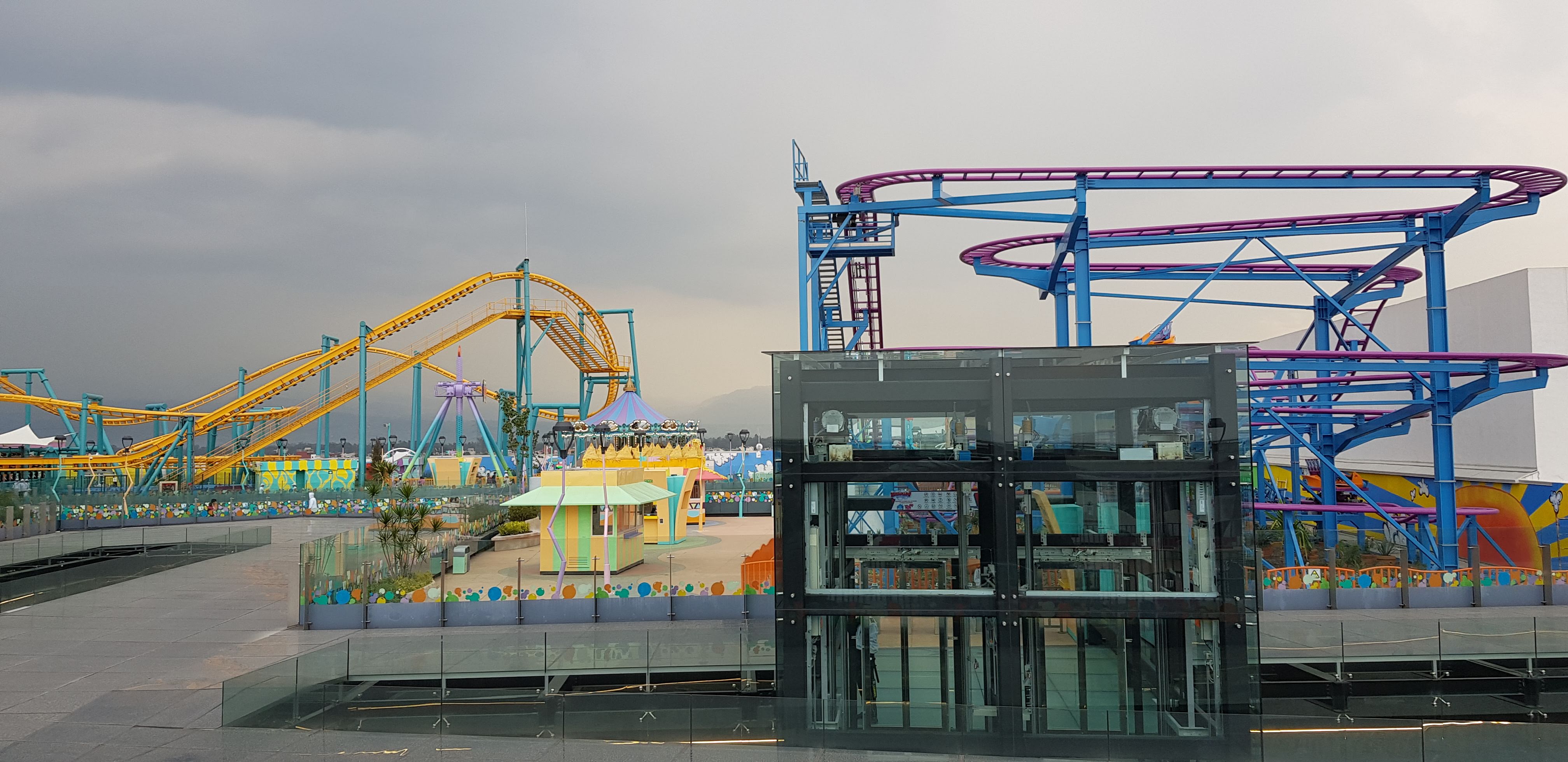 Posponen apertura de parque de diversiones en azotea de centro comercial