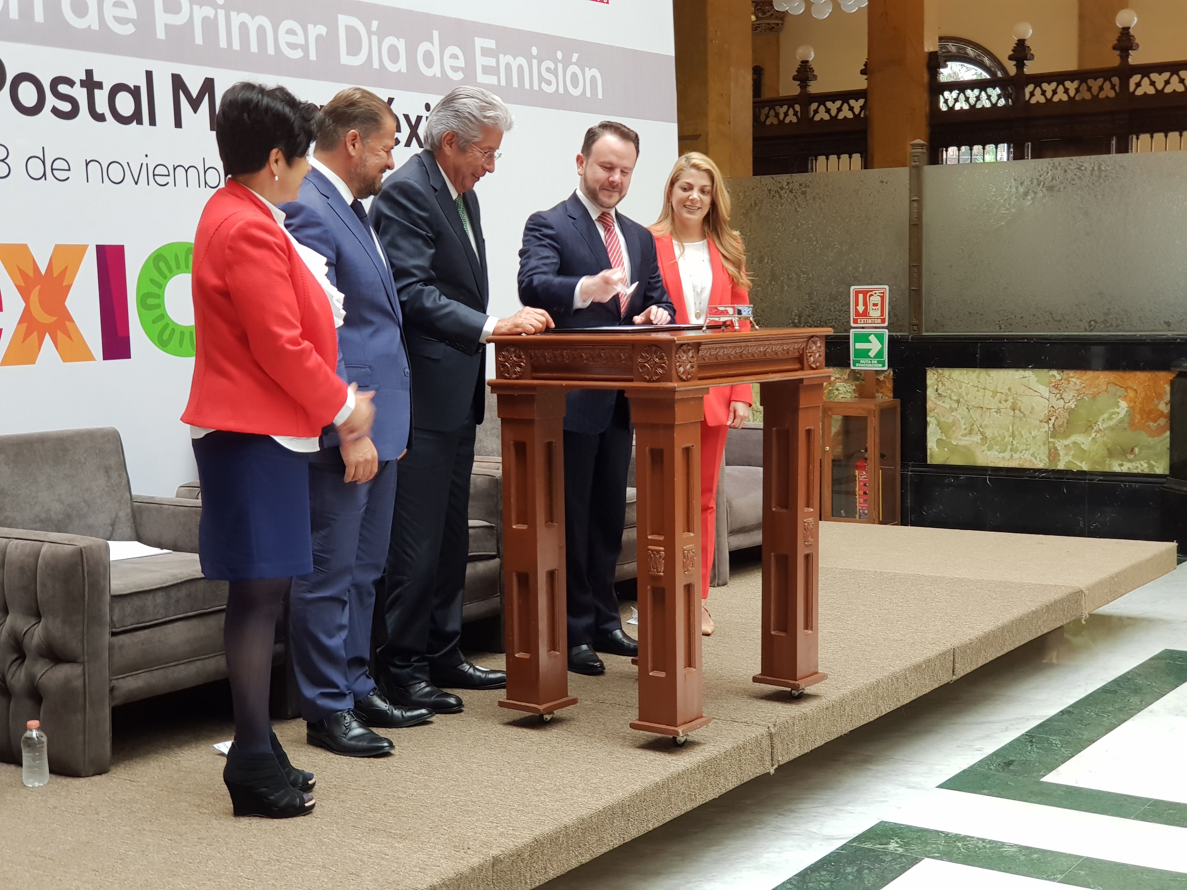 Presentan estampilla de la ‘Marca México’