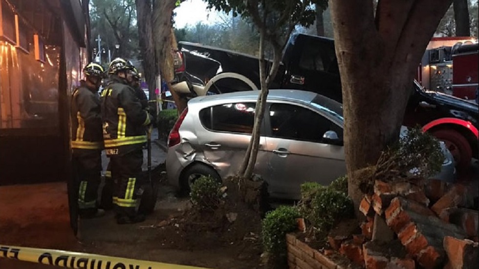 Conductor intenta atropellar a ciclista y choca autos en la Roma - accidente-ciclista