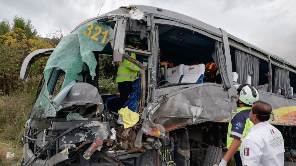 Se accidenta en Guanajuato autobús con equipo femenil de básquetbol