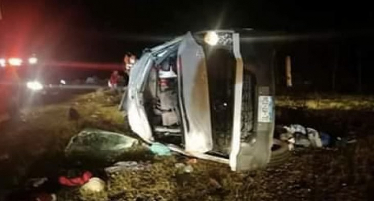 Volcadura de camión deja cuatro migrantes heridos en SLP