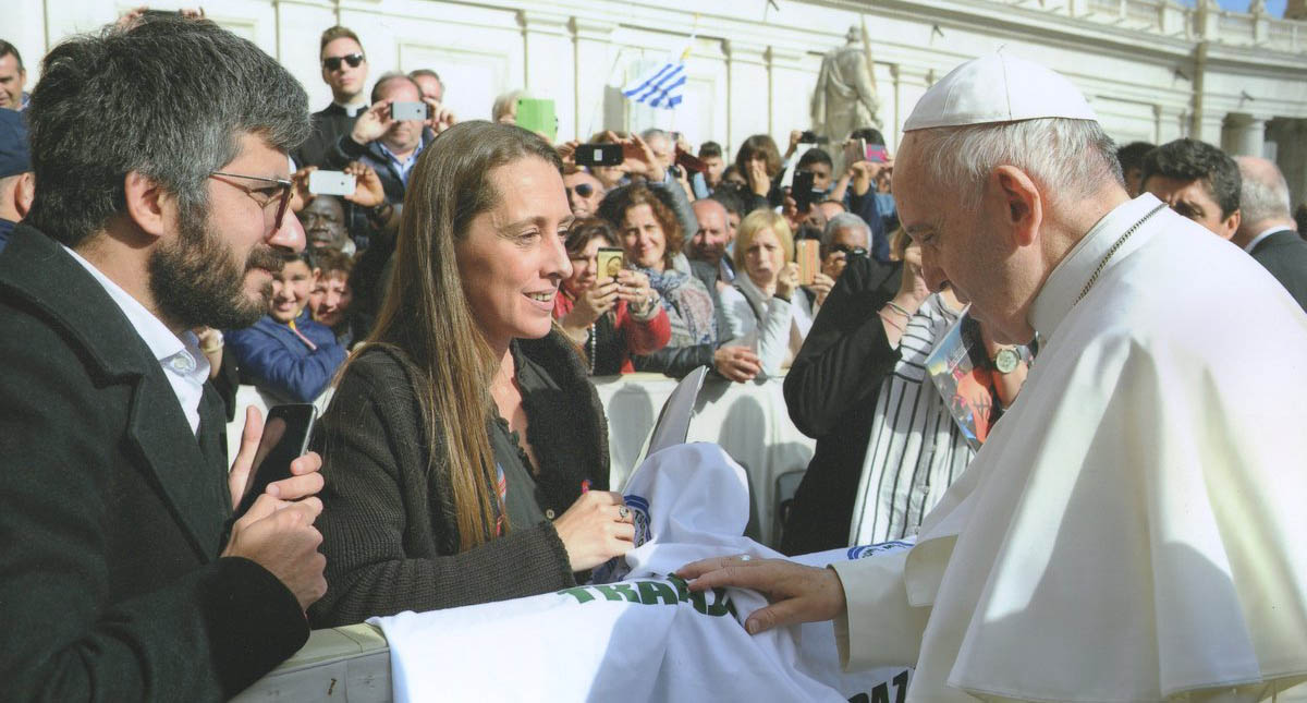 Polémica por encuentro entre el papa y activistas argentinos - activistas-con-el-papa-francisco