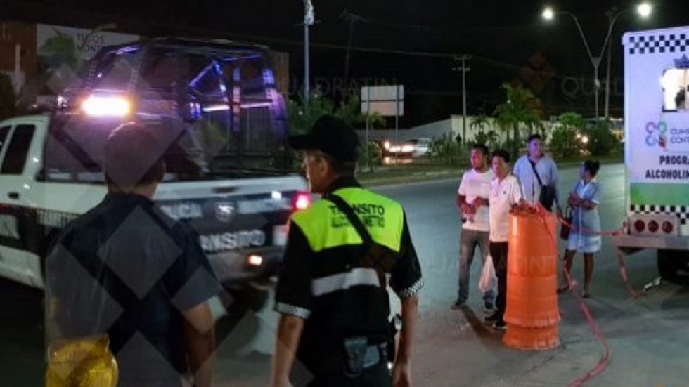 Conductor ebrio agrede a personal del alcoholímetro en Cancún