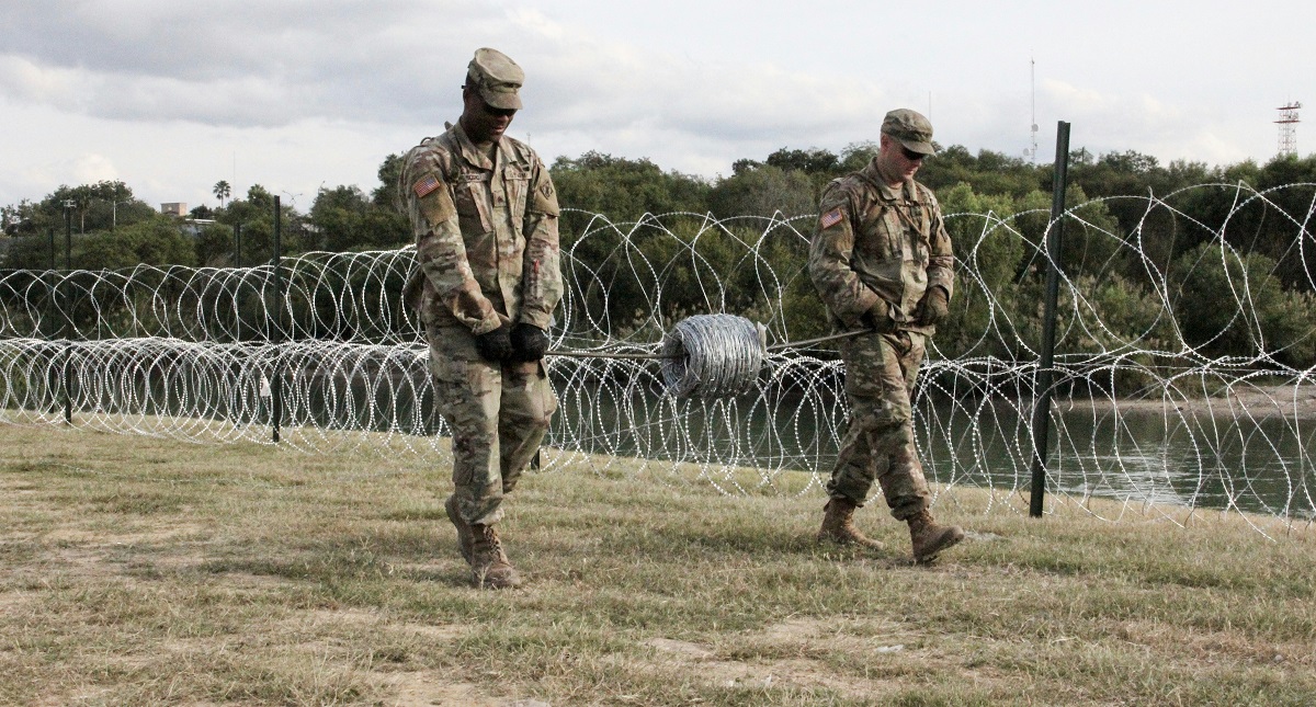 Estados Unidos retira a mil soldados de la frontera con México