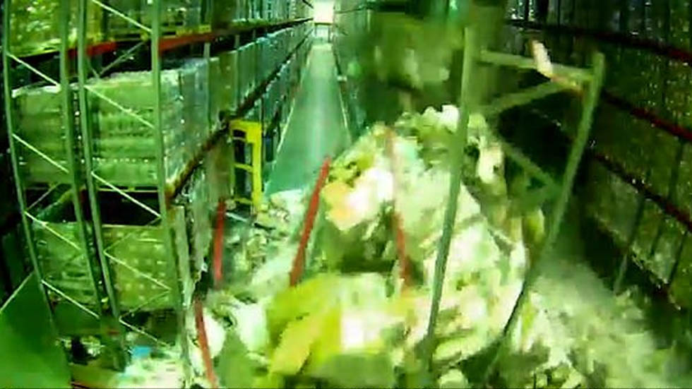 #Video Operador de montacargas provoca colapso en almacén