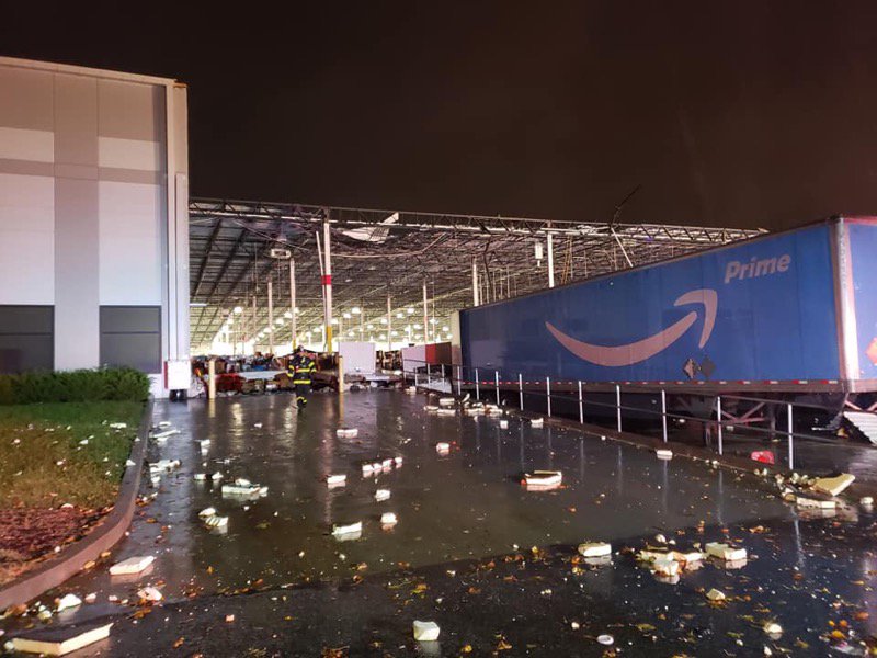 Dos muertos tras colapso de barda en instalaciones de Amazon - amazon-baltimore1