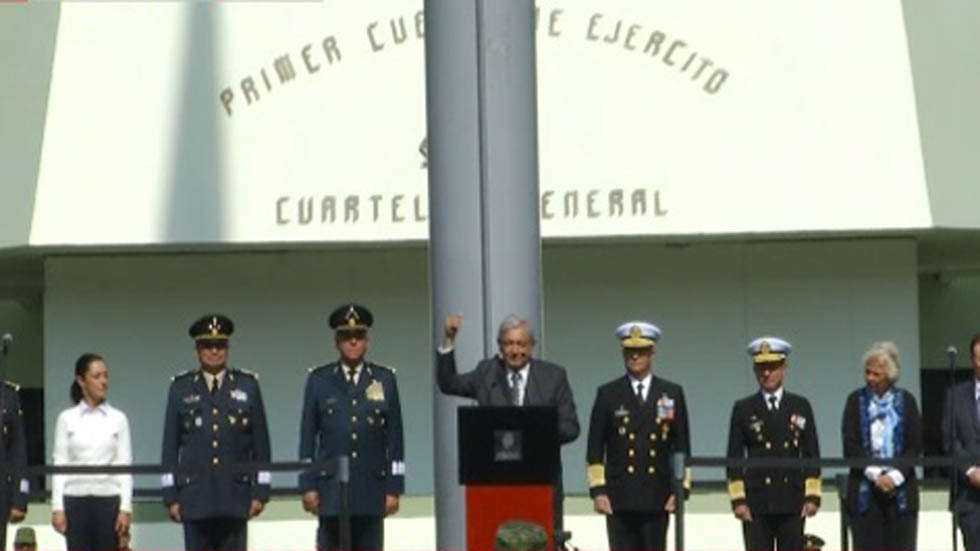Vengo a pedir su apoyo, no a imponerles nada: AMLO a Fuerzas Armadas - amlo-en-campo-militar1a