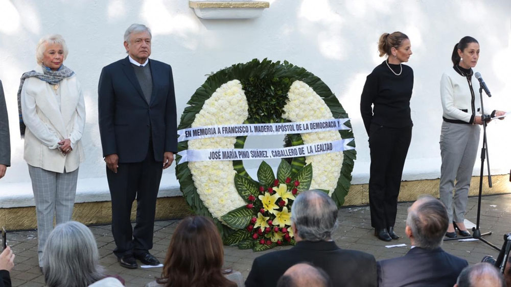 AMLO monta guardia de honor en memoria de Madero y Pino Suárez