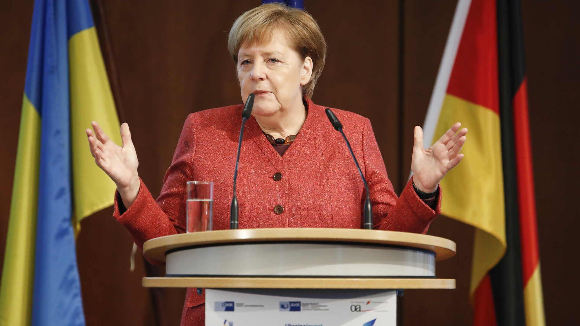 Avión de Merkel con destino a G20 aterriza de emergencia