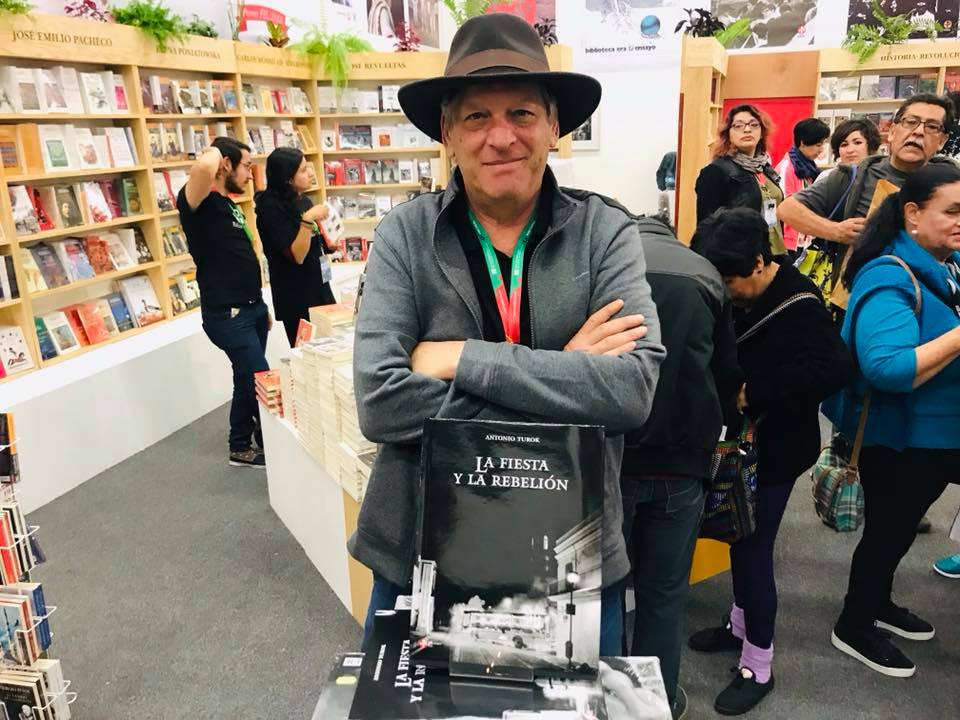 Quiero que los jóvenes no pierdan la curiosidad: Antonio Turok en la FIL